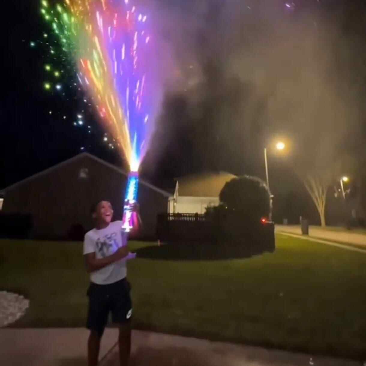 Glowing Rainbow LED Water Blaster | Fireworks Water Spray Gun with Lights, Creativity Squirt Water Blaster Guns,Firework Spray Water Soaker